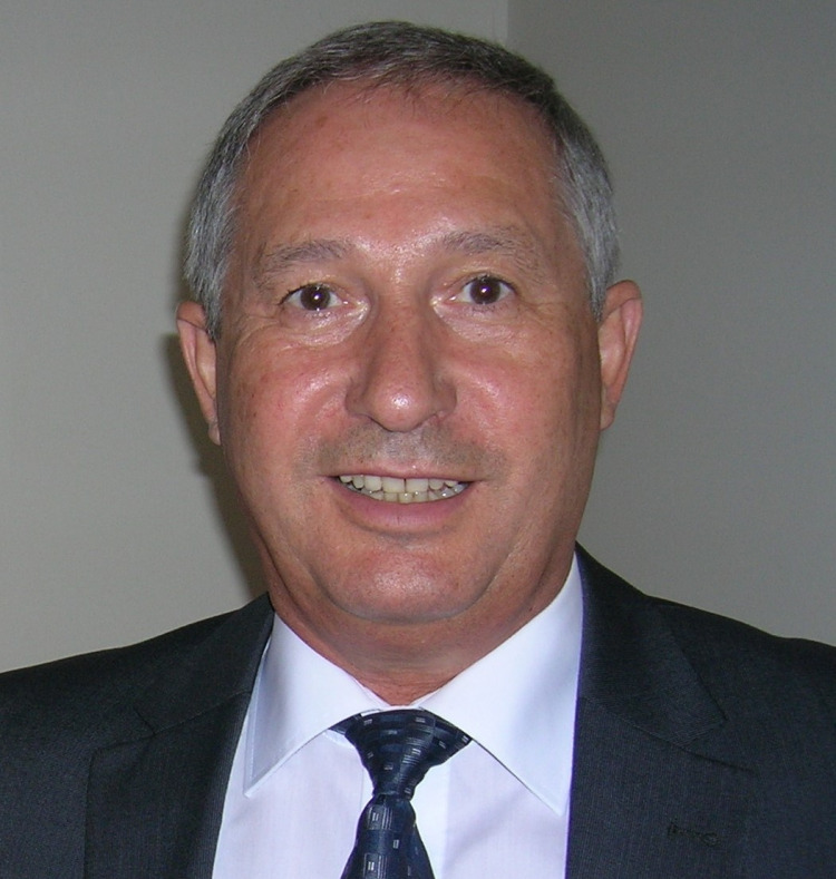 Nyugdíjba vonult Losonczy László.