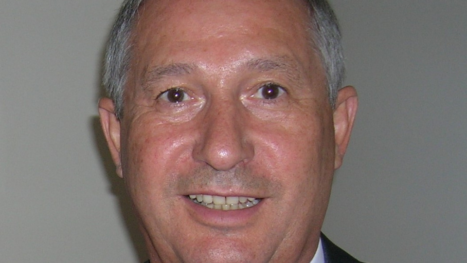 Nyugdíjba vonult Losonczy László.